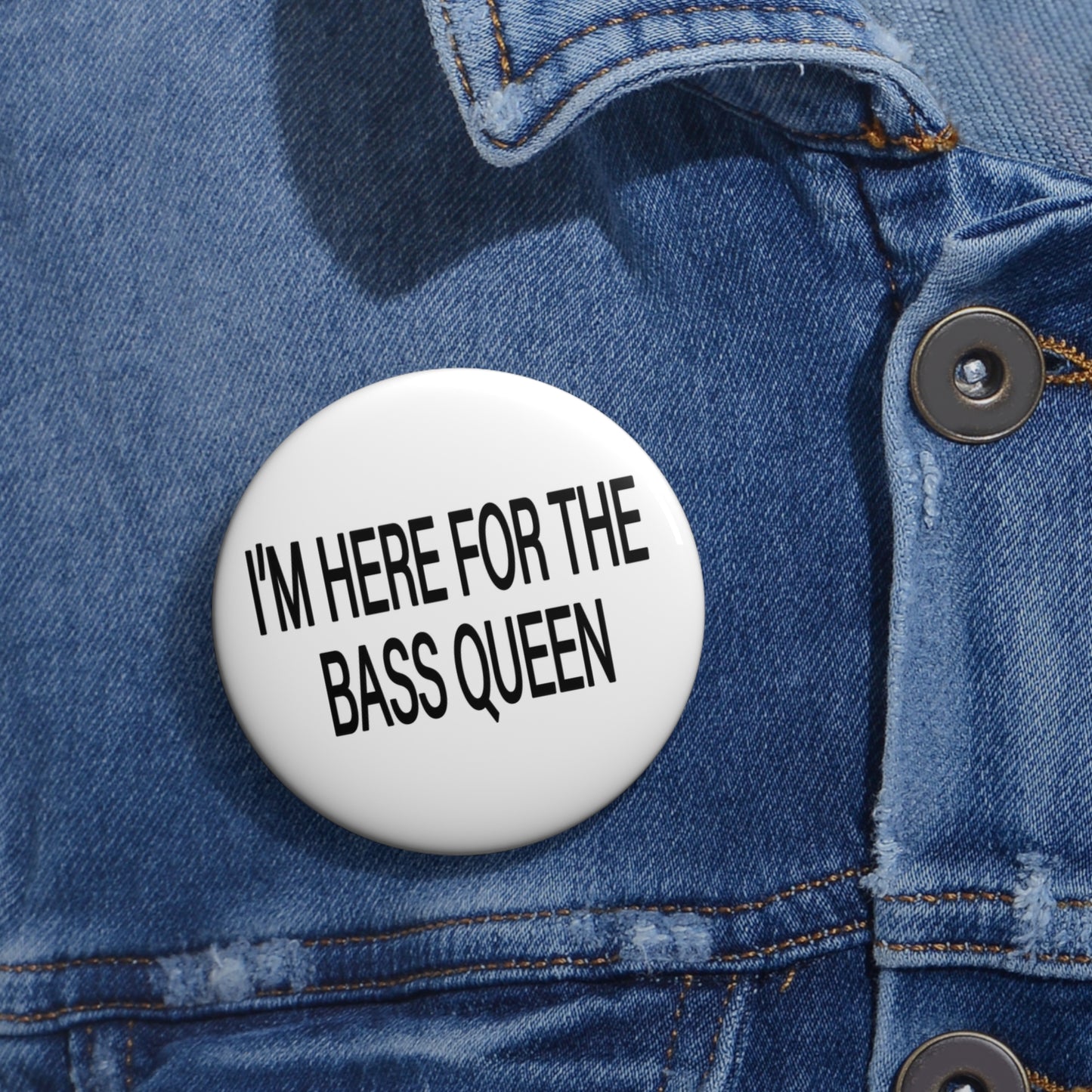 I'M HERE FOR THE BASS QUEEN - Pin Buttons (White)