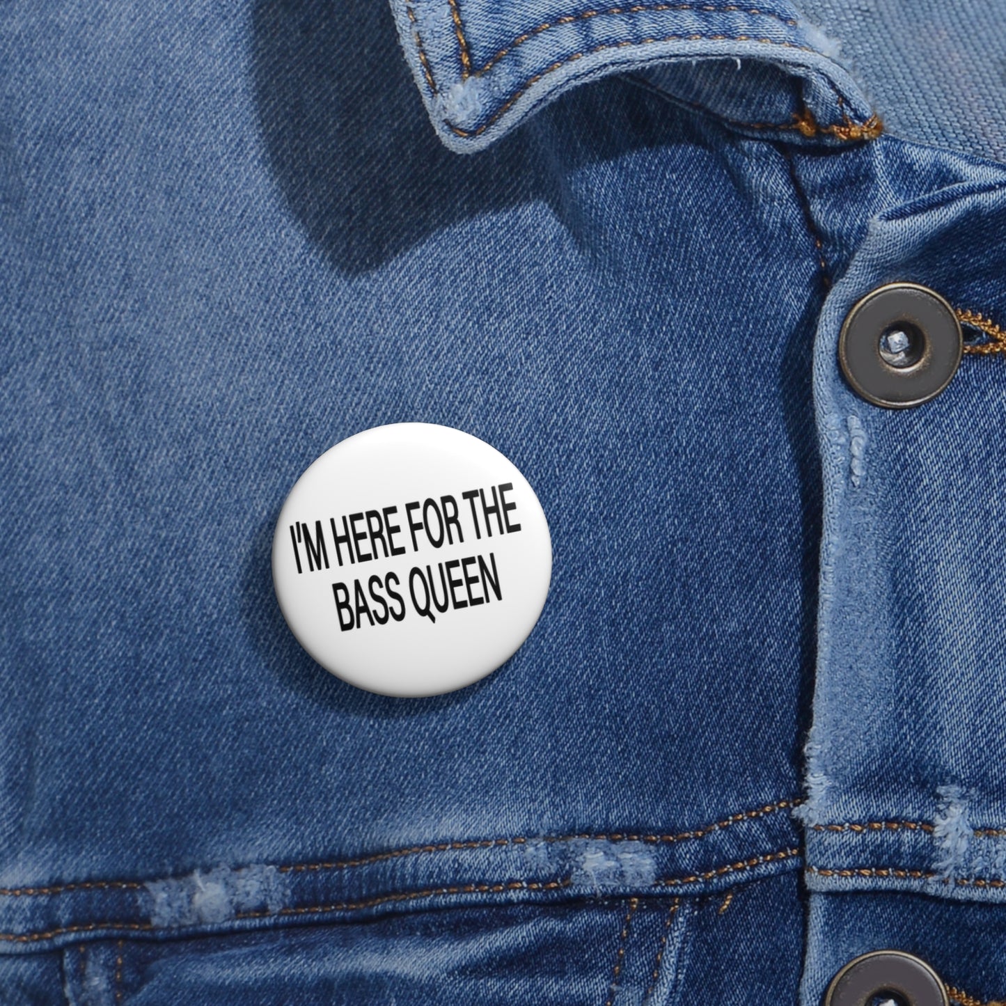 I'M HERE FOR THE BASS QUEEN - Pin Buttons (White)