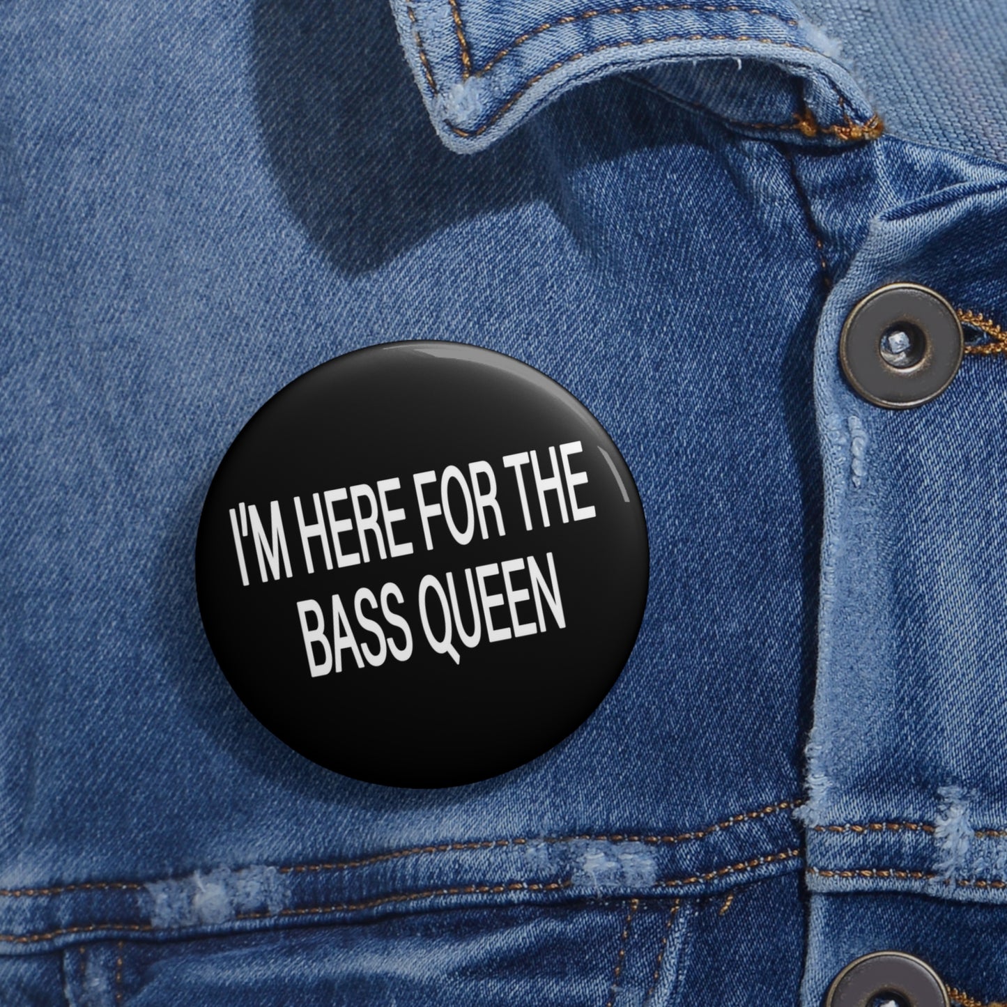 I'M HERE FOR THE BASS QUEEN - Pin Buttons (Black)